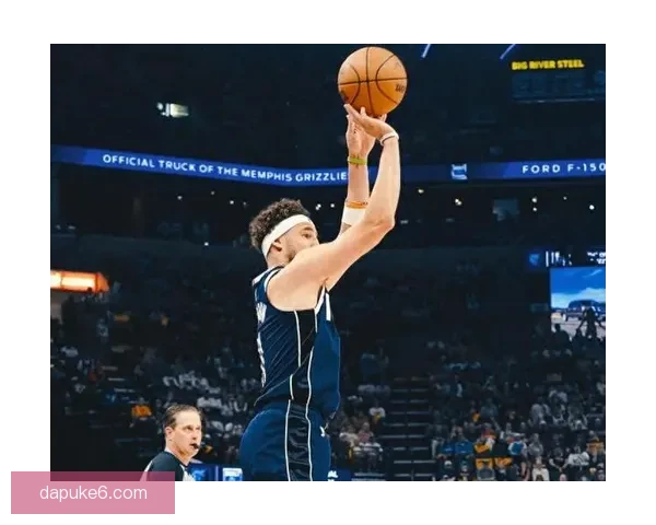 灰熊主场力克独行侠莫兰特关键发挥达拉斯末节追分未果止步六分差