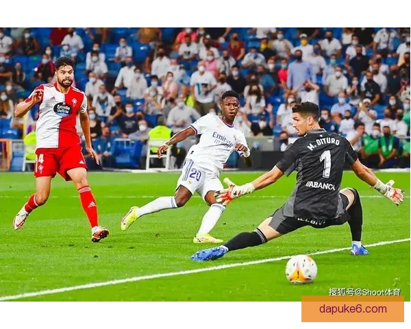 中班菲尔德三球完胜皇家皮拉尔展现强势攻防实力